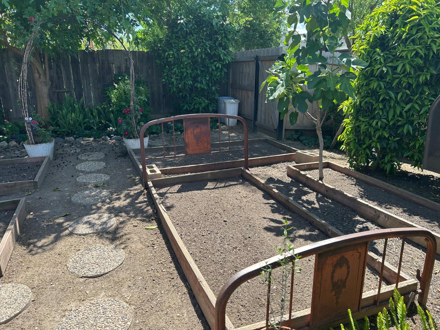 2877 23rd Ct, Kingsburg, CA 93631